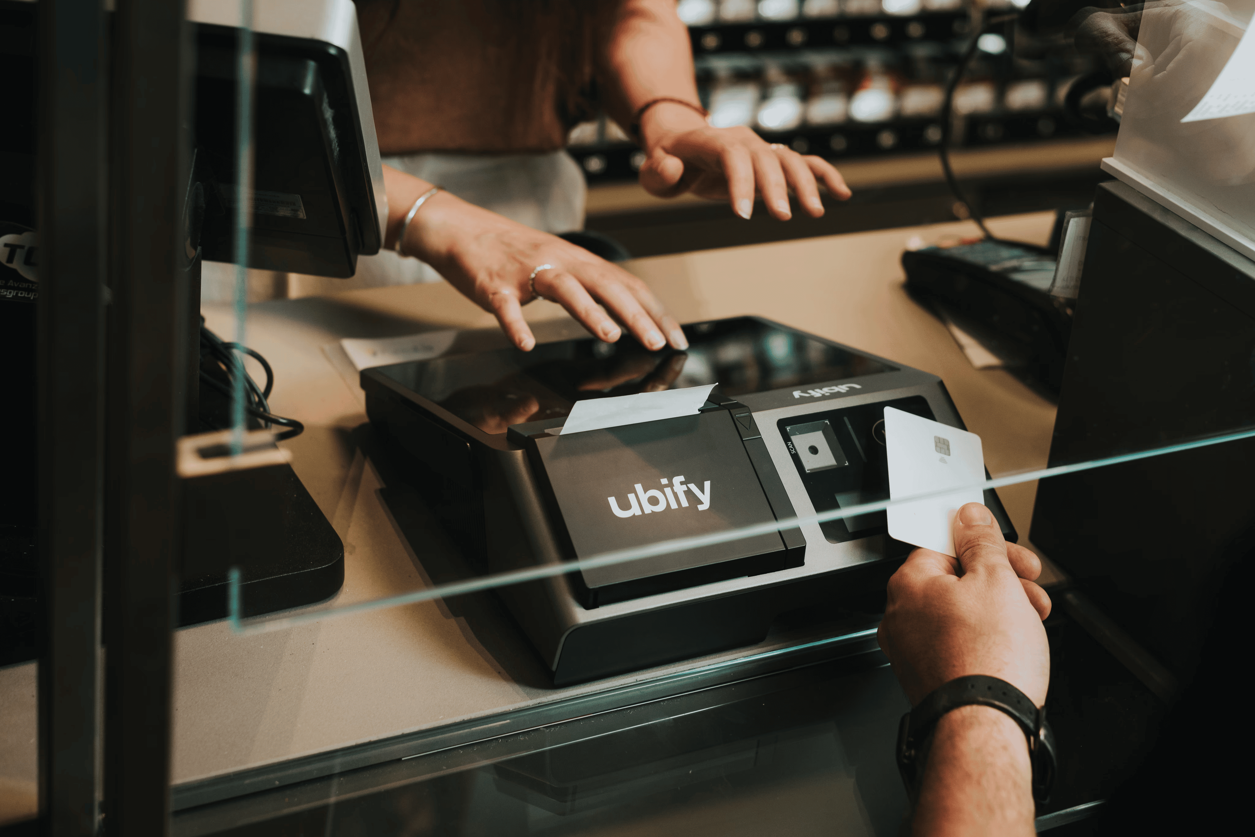 Pagamento con carta al registratore di cassa Ubify